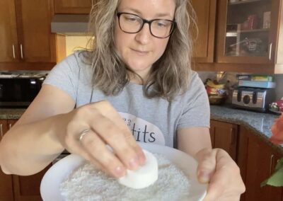 Mme Mélissa makes Polar Bear Paws